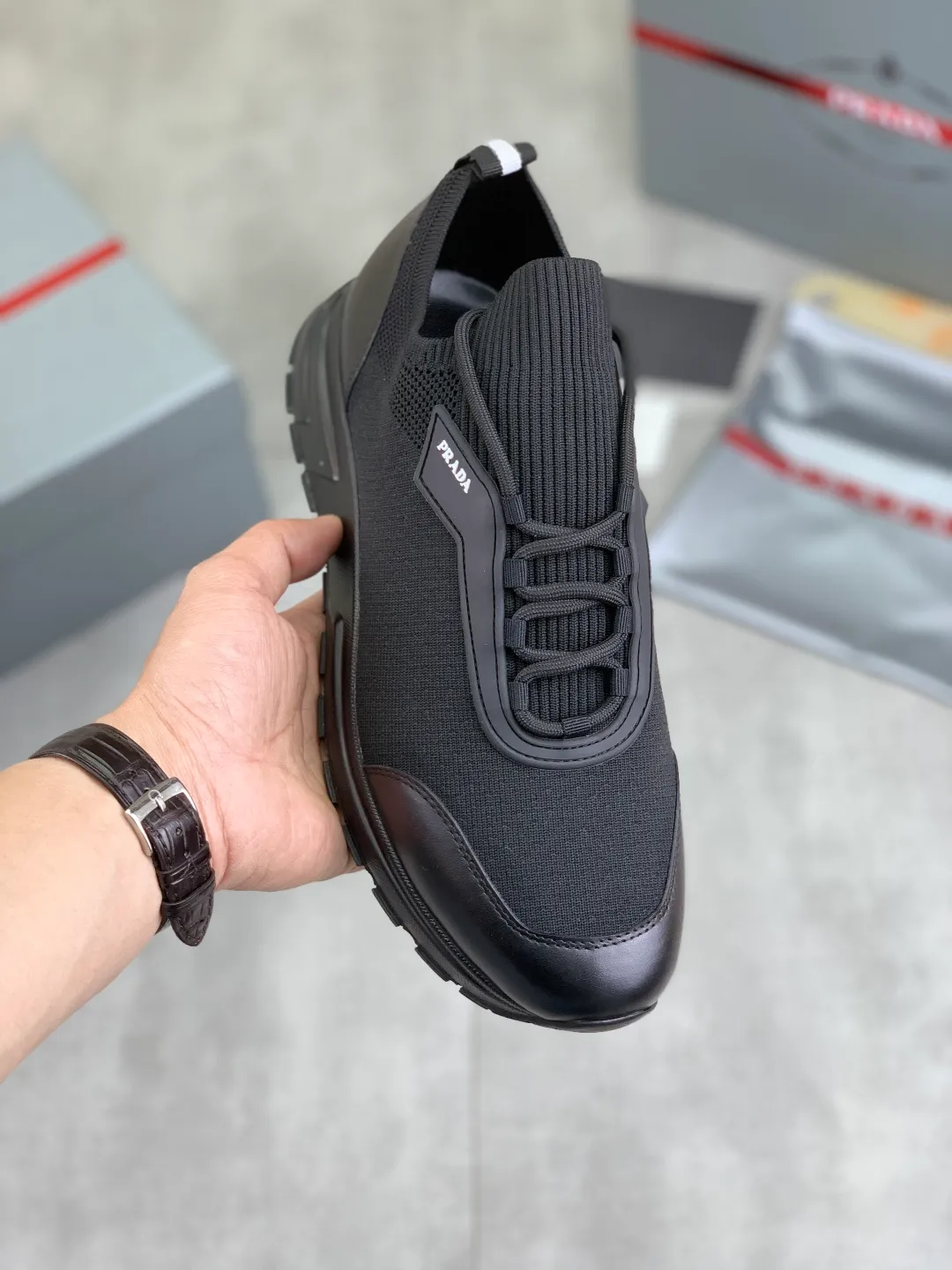 Men's Men's Shoes 💰P500💰【New Style】 (PRADA) The latest model of men's shoes has been launched on the official website in 1:1 copy, synchronized with Hong Kong counters, and on the same catwalk; all made of cowhide Epoxy mesh ➕Imported breathable fabric with cowhide lining, 🍡🍡Original 1:1 rubber outsole, non-slip and wear-resistant; comfortable on the feet, attractive style, fine workmanship, and simple and neat shoe lasts, highlighting a man's boldness and toughness, 👍size 38 to 44 3⃣️Color🉑️Choose